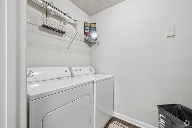 2BR, 2BA - 1,325SF - Laundry