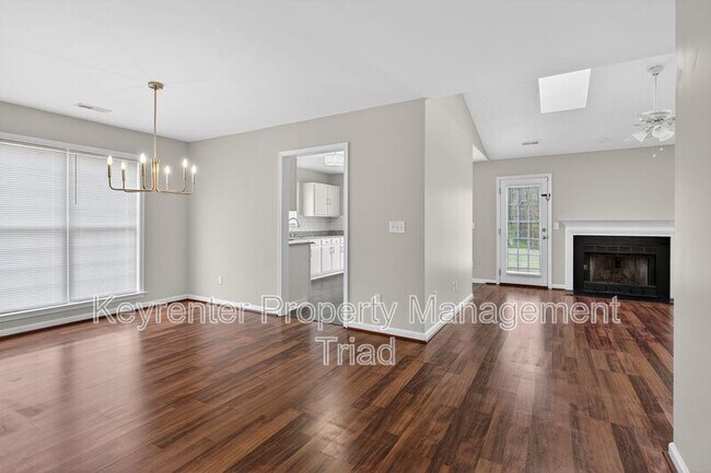 Photo - 701 Ashcroft Rd