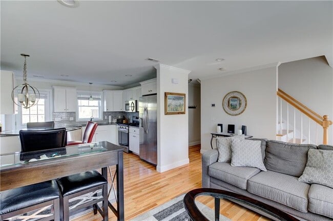 Photo - 17 Mariner Way