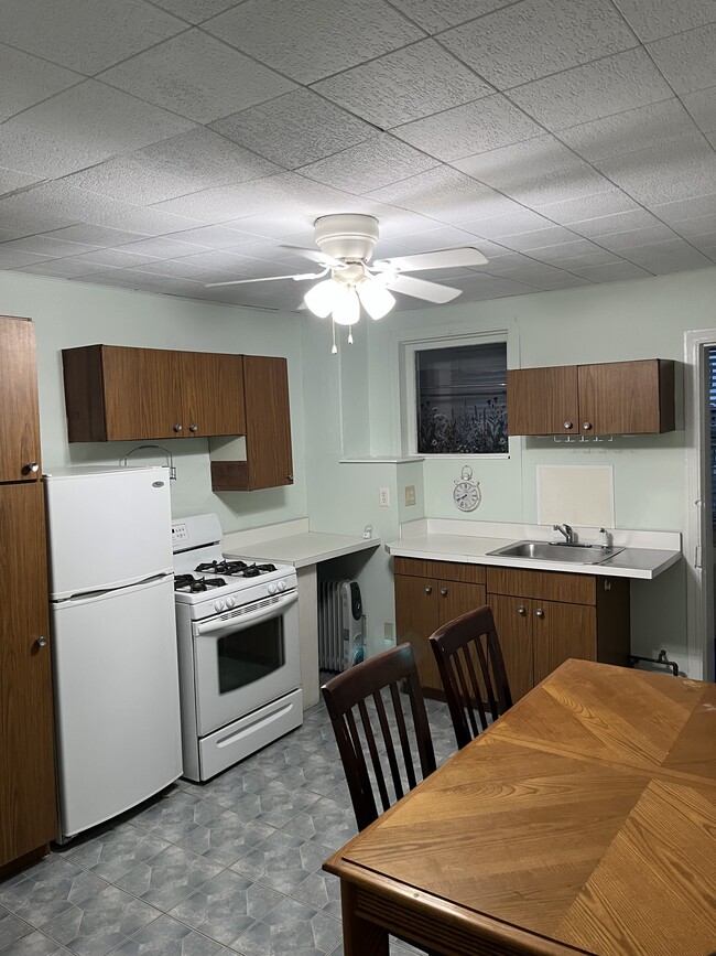 Building Photo - 2535 Fleet St Unit 3