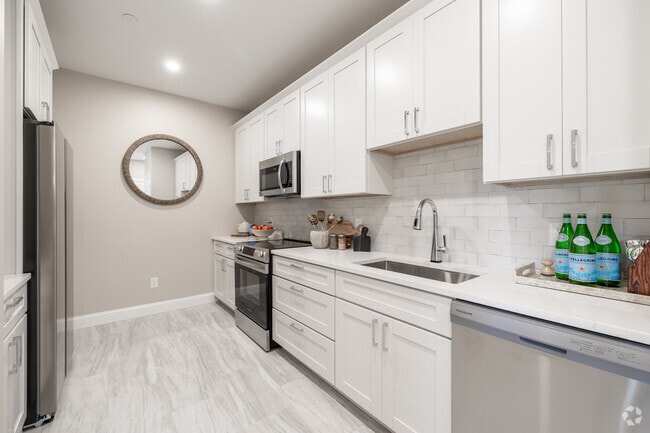 1BR, 1BA - 715F - Kitchen