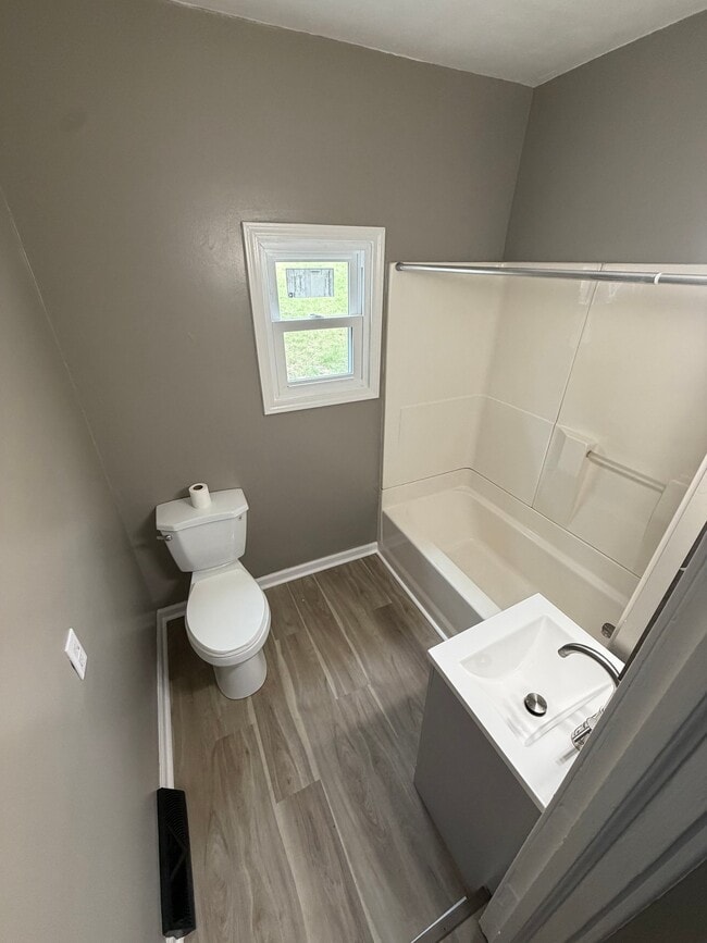 Photo - 905 N Liberty St