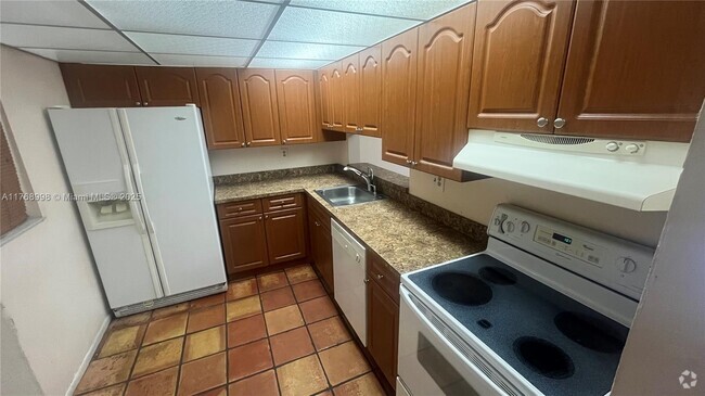 Building Photo - 8045 SW 107th Ave Unit 217 Rental
