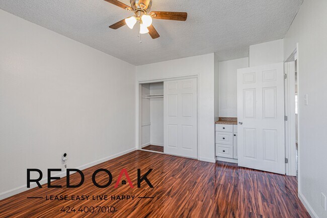 Photo - Serene Two Bedroom with Stylish Floors, In... Unidad 10