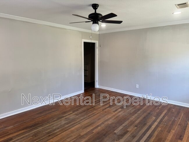 Photo - 535 Robinhood Rd