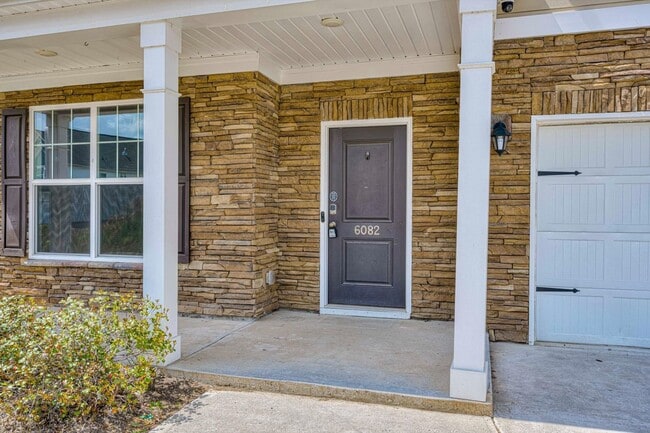 Photo - Beautiful 5 Bedroom Home For Rent