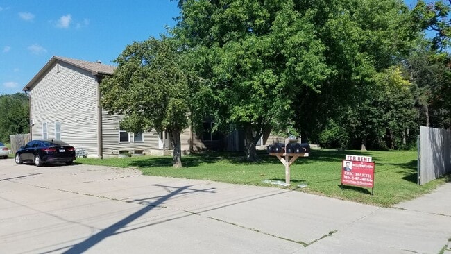 Building Photo - 8510 W Maple St Unit 8510 W. Maple  C