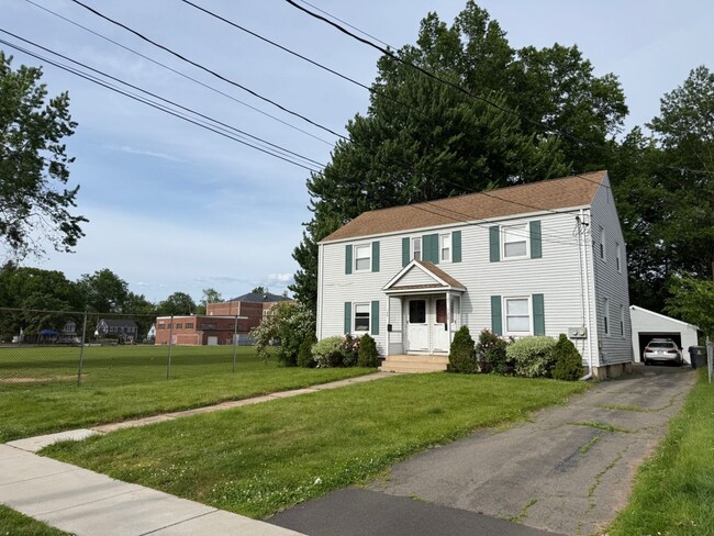 Building Photo - 120-122 Ardmore Road Unit Ardmore Left (#122)