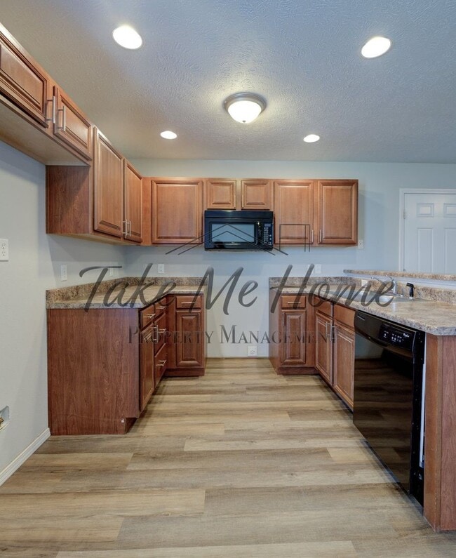 Photo - 3 Bedroom in Republic!