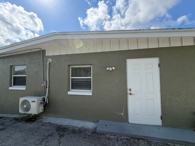 Photo - Completely renovated efficiency in Orlando