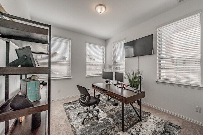 Photo - 7505 Laburnam Rd