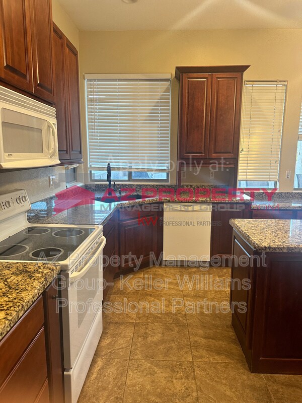 Photo - 16802 W Tonbridge St