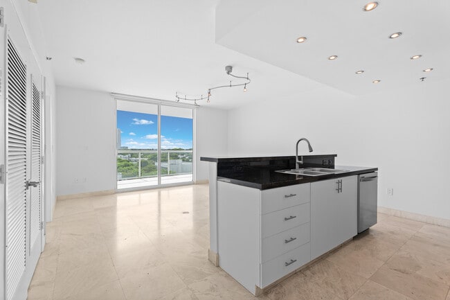 Photo - 1401 SW 22nd St Unit Coral Sea View - 1003