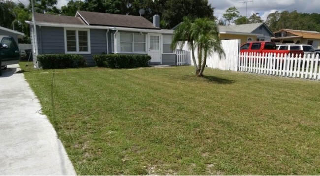 Large yard in front and back of house - 2507 Weber St House