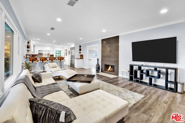 Photo - 8345 White Oak Ave