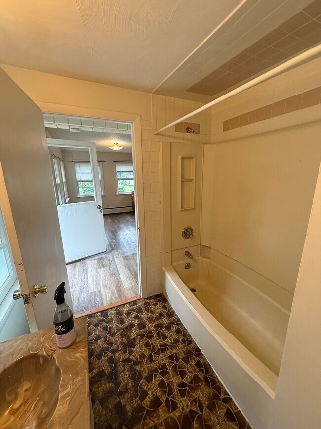 Photo - 306 Chestnut Hill Rd Unit Rental