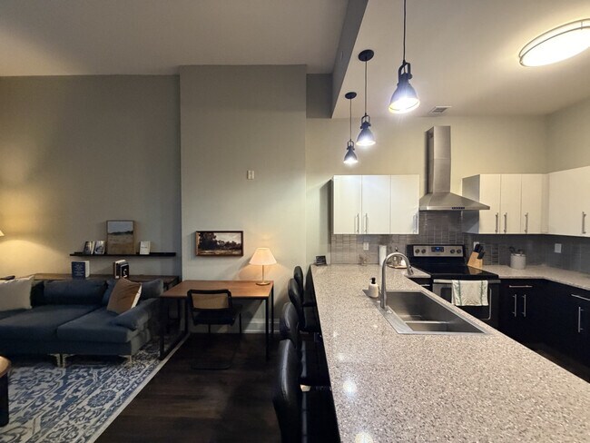 Photo - 225 E Michigan St Unidad ID1379053P