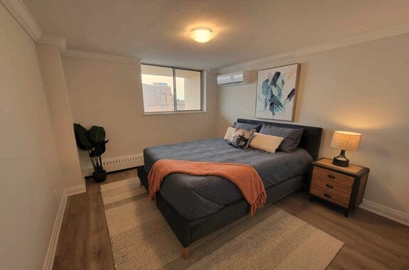 Photo - 387 E 42nd St