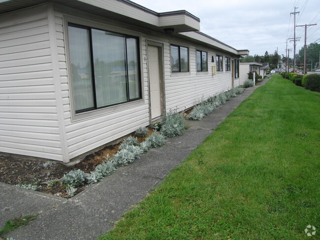 Building Photo - Paradise Point Apartments