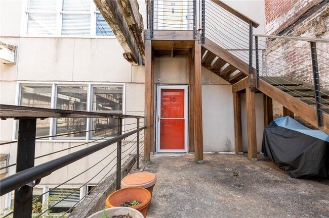 Photo - 244 Peters St SW Unit 10