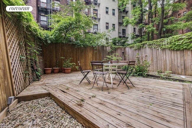 Building Photo - 331 E 89th St Rental
