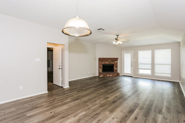 1711 Venus Dr W