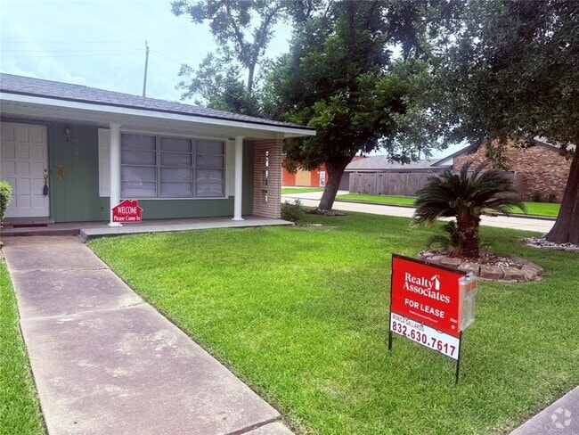Building Photo - 7602 Wilmerdean St Rental