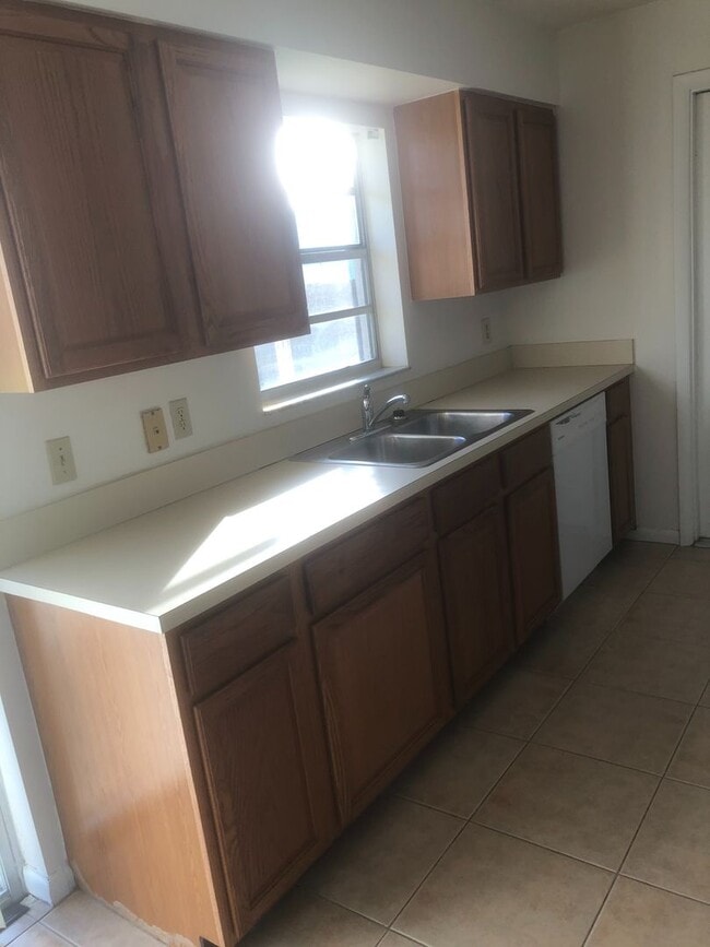 Photo - RENTAL HOME  IN THE FLORESTA AREA 2 BEDROOM 2 BATH SINGLE CAR GARAGE