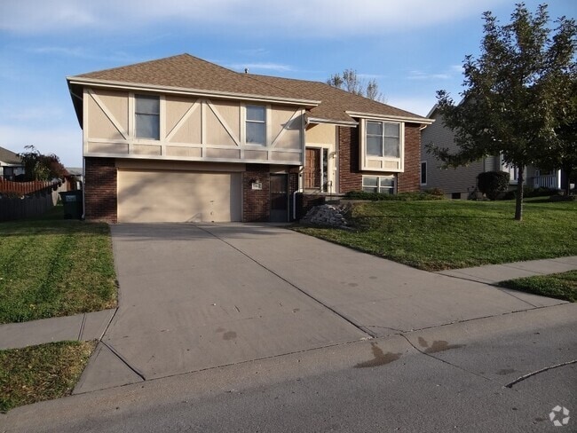 Building Photo - Nice Home In Papillion For Rent!