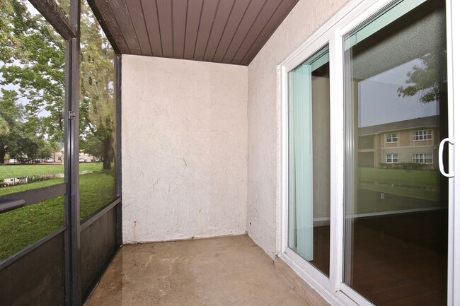 Photo - Beautiful 2/2 Condo with Full Lawn Care Included Located in Hawthorne Village – Orlando!