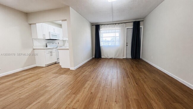 Building Photo - 1100 NE 1st Ct Unit 213