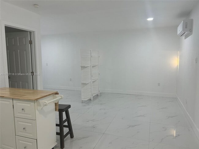 Photo - 670X SW 28th Terrace