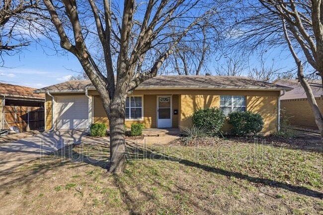 Photo - 909 E Vista Dr