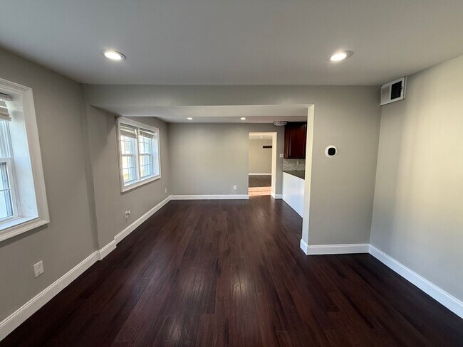 Photo - 1323 N Main St