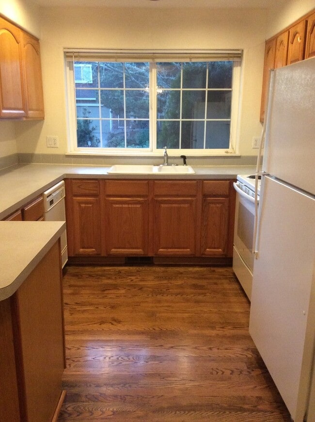 Building Photo - Spacious 3-Bedroom Hillsboro Duplex Featuring High Ceilings, Garage & Green Space - Coming Soon!