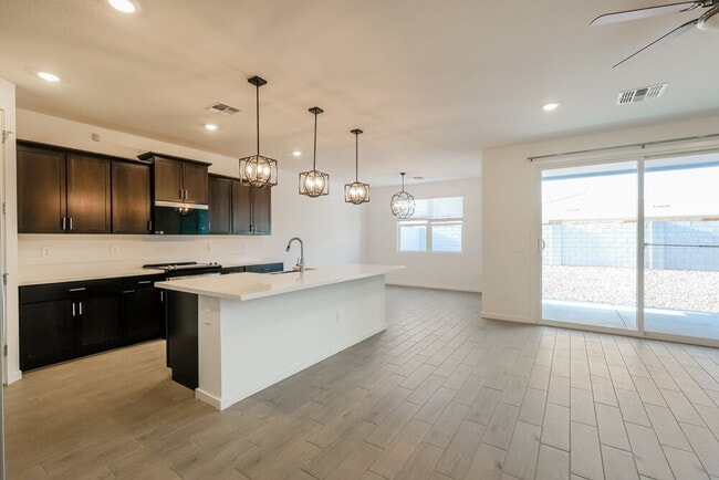 Photo - 24461 Grove St