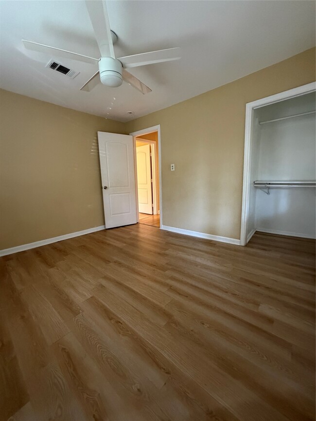 Photo - 1504 Lawrence Ave