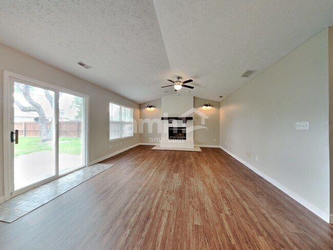 Photo - 656 N Shore Blvd