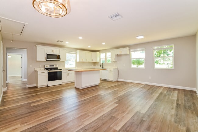 Photo - 37420 New York Ave