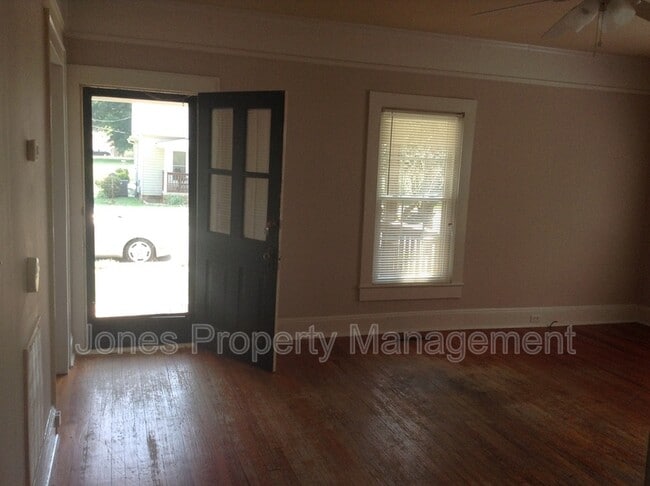 Photo - 221 Ross St