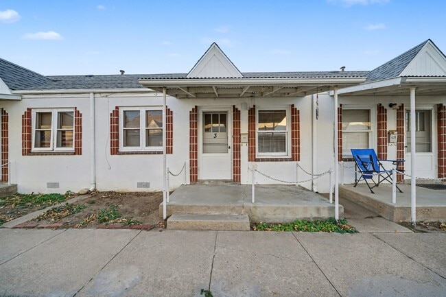 Building Photo - 620 Strong St Unit 3