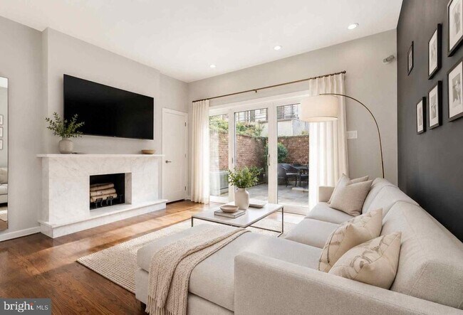 Photo - 1725 Lombard St