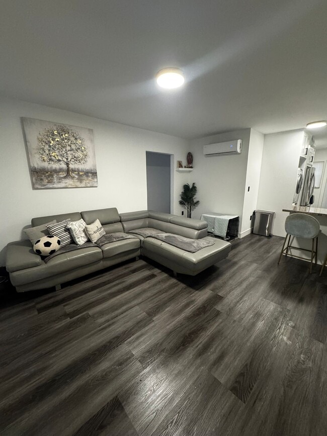 Photo - 3551 SW 10th St Unidad 8A Rental