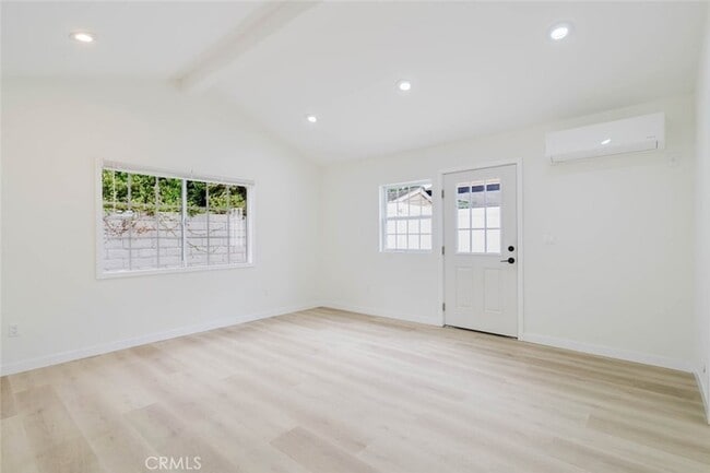 Photo - 19314 Valerio St