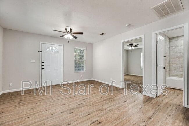 Photo - 4702 Collins Ave