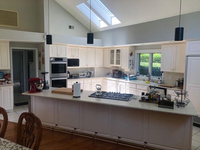 Photo - 1548 Glenlake Cir