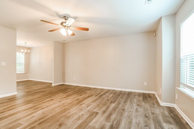 Photo - 8160 Ottawa Ln