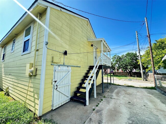 5306 Avenue O 1/2