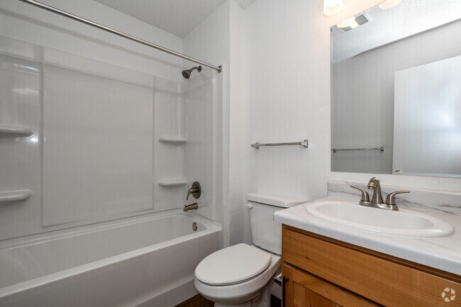 3BR, 1BA - 900SF - Bathroom