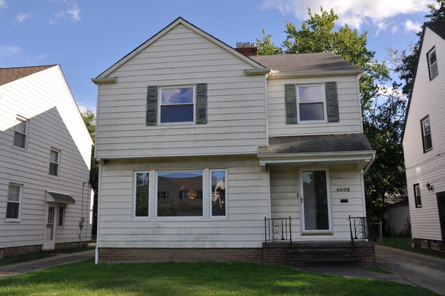 Building Photo - 4302 Silsby Rd Rental
